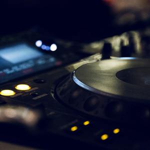 周兰献日三部曲顺序
